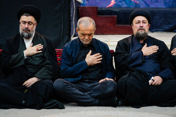 عزاداری شب عاشورا در حرم امام خمینی(ره)