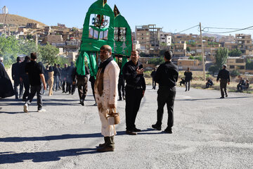 آیین «گِل‌مالی» روز عاشورا - شهر بِن