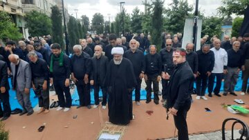 اقامه نماز ظهر عاشورای عزاداران حسینی در مازندران 