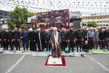 اقامه نماز ظهر عاشورا-ساری