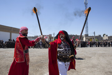 مراسم سنتی خیمه سوزان ظهر عاشورا - قزوین