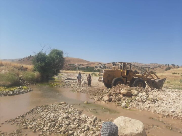 بازسازی راه ارتباطی روستای «قلعه وزیر» سیروان سه  ماه پس از سیلاب