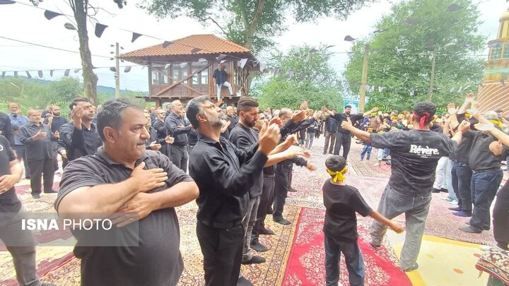 شور و شعور حسینی در روستای پرچینگ/ اقامه نماز ظهر عاشورا در قائمشهر
