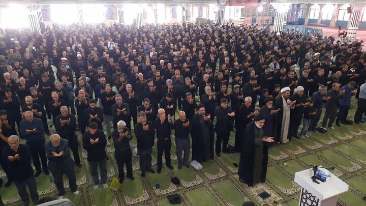 نماز ظهر عاشورا در شهرکرد اقامه شد