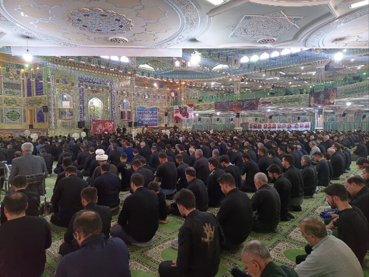 نماز ظهر عاشورا در شهرکرد اقامه شد