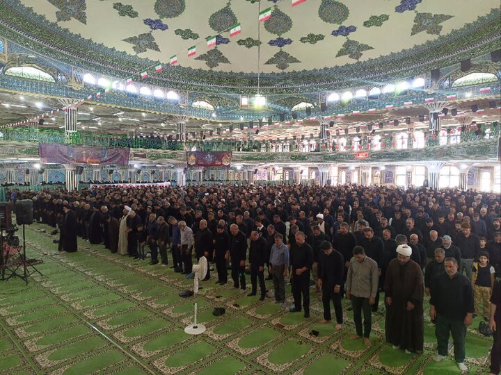 نماز ظهر عاشورا در شهرکرد اقامه شد