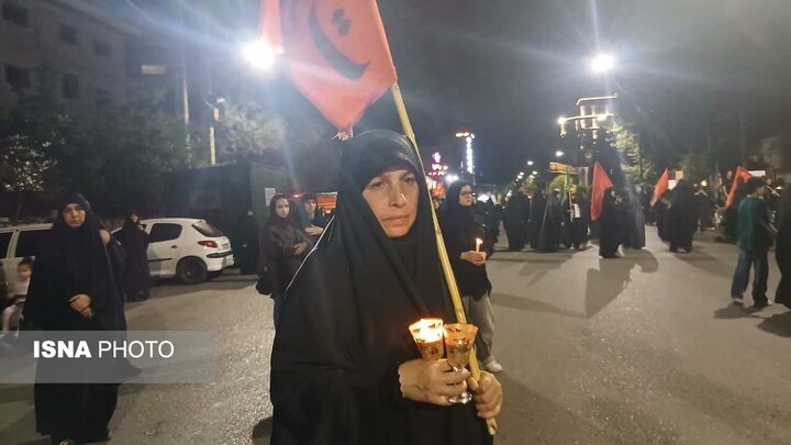 عزاداری شام غریبان در بابل؛ کوچههای شهر در سوگ کربلا و تجدید عهد با امام زمان (عج)