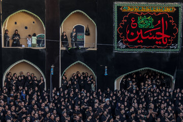 آیین نخل برداری عصر عاشورا حسینیه «شاه‌ ابوالقاسم» - یزد