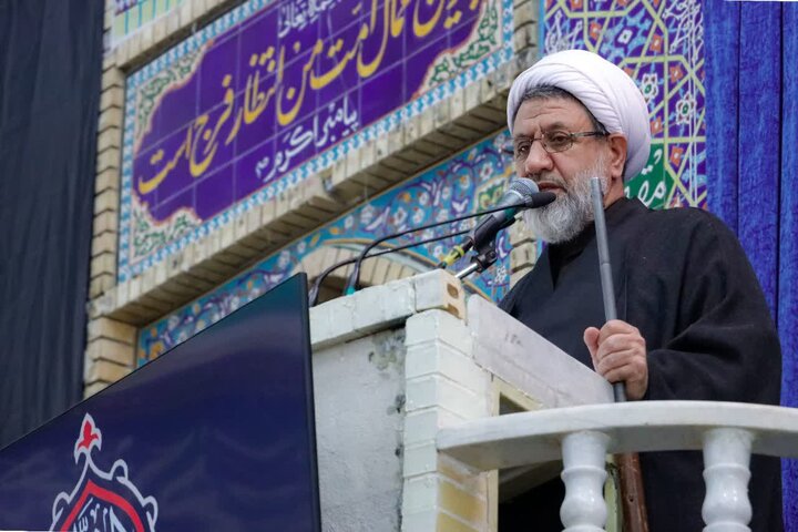 امام جمعه کرمان: باید با اتحاد و همدلی دشمن بدعهد را سر جایش بنشانیم