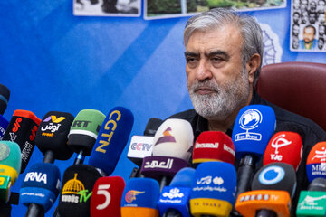 عزیزی: همه ظرفیت‌های کشور برای پیگیری حقوقی جنایات آمریکا و اسرائیل بسیج شوند