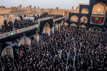 آیین نخل‌برداری یکی از سنت‌های ریشه‌دار عزاداری در یزد است که هر ساله با حضور گسترده مردم و در فضایی سرشار از شور حسینی برگزار می‌شود. نخل، در باور مردم، نمادی از تابوت حضرت امام حسین(ع) به شمار می‌رود.
