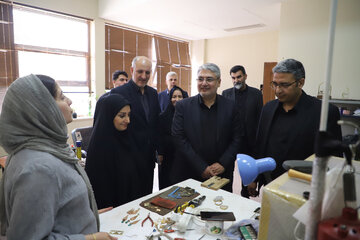 حمید صابرفرزام معاون رئیس جهاددانشگاهی و رئیس سازمان تجاری‌سازی فناوری و اشتغال دانش‌بنیان بهمراه مهدی کاظمی خالدی معاون سازمان تجاری‌سازی فناوری و اشتغال دانش‌بنیان جهاد دانشگاهی خسرو کنعانی رییس سازمان جهاددانشگاهی آذربایجان‌شرقی و آزیتا بلالی اسکویی سرپرست پارک علم فناوری استان آذربایجان در سفر معاونان جهاد دانشگاهی کشور به تبریز