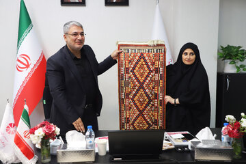 حمید صابرفرزام معاون رئیس جهاددانشگاهی و آزیتا بلالی اسکویی سرپرست پارک علم فناوری استان آذربایجان شرقی در سفر معاونان جهاد دانشگاهی کشور به تبریز