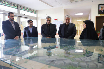 حمید صابرفرزام معاون رئیس جهاددانشگاهی و رئیس سازمان تجاری‌سازی فناوری و اشتغال دانش‌بنیان بهمراه مهدی کاظمی خالدی معاون سازمان تجاری‌سازی فناوری و اشتغال دانش‌بنیان جهاد دانشگاهی و آزیتا بلالی اسکویی سرپرست پارک علم فناوری استان آذربایجان شرقی و فرشاد پیله‌چی، رئیس جهاد دانشگاهی استان قزوین در  سفر معاونان جهاد دانشگاهی کشور به تبریز