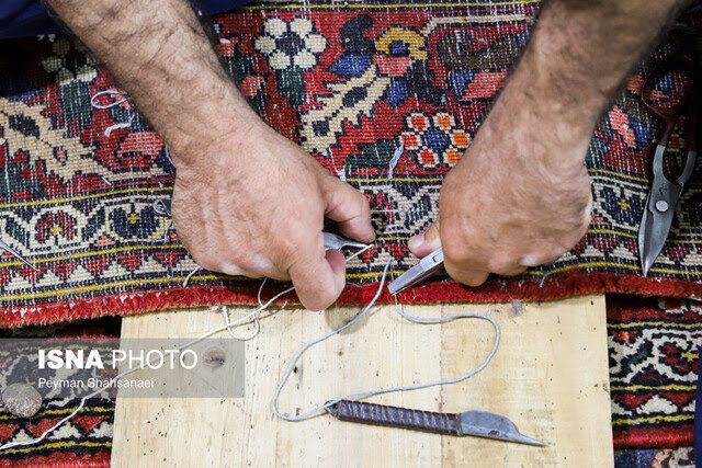 نفس‌های آخر یک هنر اصیل؛ رفوگری همدان در گذر فراموشی