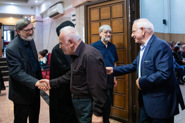 سیدحسین مرعشی، محمدرضا بهشتی و علیرضا بهشتی در مراسم سالگرد شهادت آیت الله دکتر بهشتی