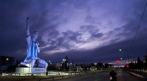 / شمارش معکوس برای ساخت مجسمه اسطوره آرژانتین