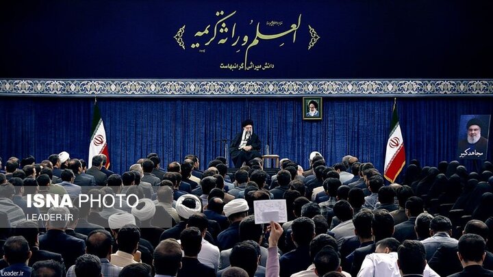 رهبر شهید خواهان مرجعیت زبان فارسی در علم بودند/دفاعیه‌های انگلیسی مغایر این چشم‌انداز است