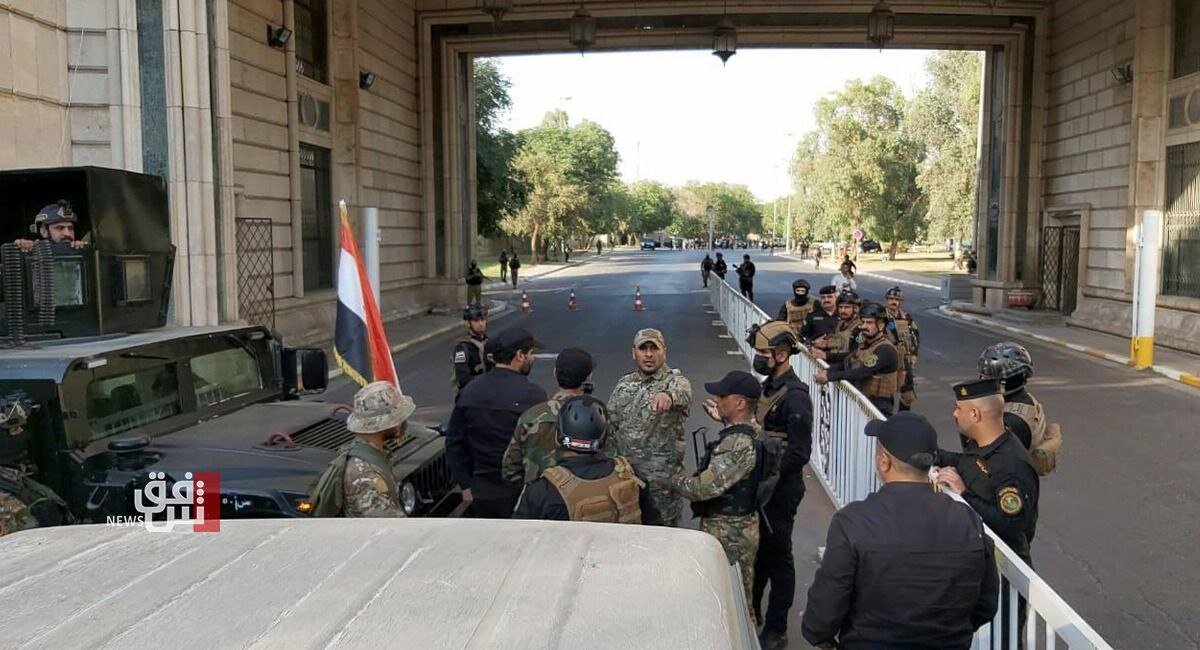 Large-scale deployment of Iraqi security forces in Baghdad's Green Zone and reports of arrests of political figures