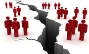 هیچ پدر و مادری که بر مزار فرزند شهید خود ایستاده، از ما جدال سیاسی نخواسته است