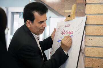 بازدید مهندس عباس ناصری معاون هماهنگی و امور مجلس جهاد دانشگاهی از شرکت های دانش بنیان این مجموعه در پارک علم و فناوری جهاددانشگاهی استان کرمانشاه