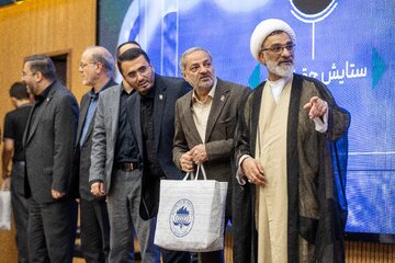 علیرضا کاظمی، وزیر آموزش و پرورش و عبدالحسین خسروپناه، دبیر شورای عالی انقلاب فرهنگیآیین رسمی بدرقه کاروان تیم‌های ملی المپیاد‌های علمی