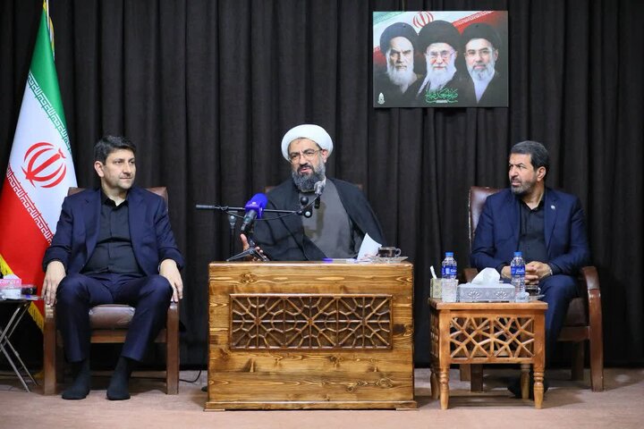 امام جمعه همدان: دسترسی به فضای مجازی باید همراه با طراحی هوشمندانه برای کاهش آسیب‌ها باشد