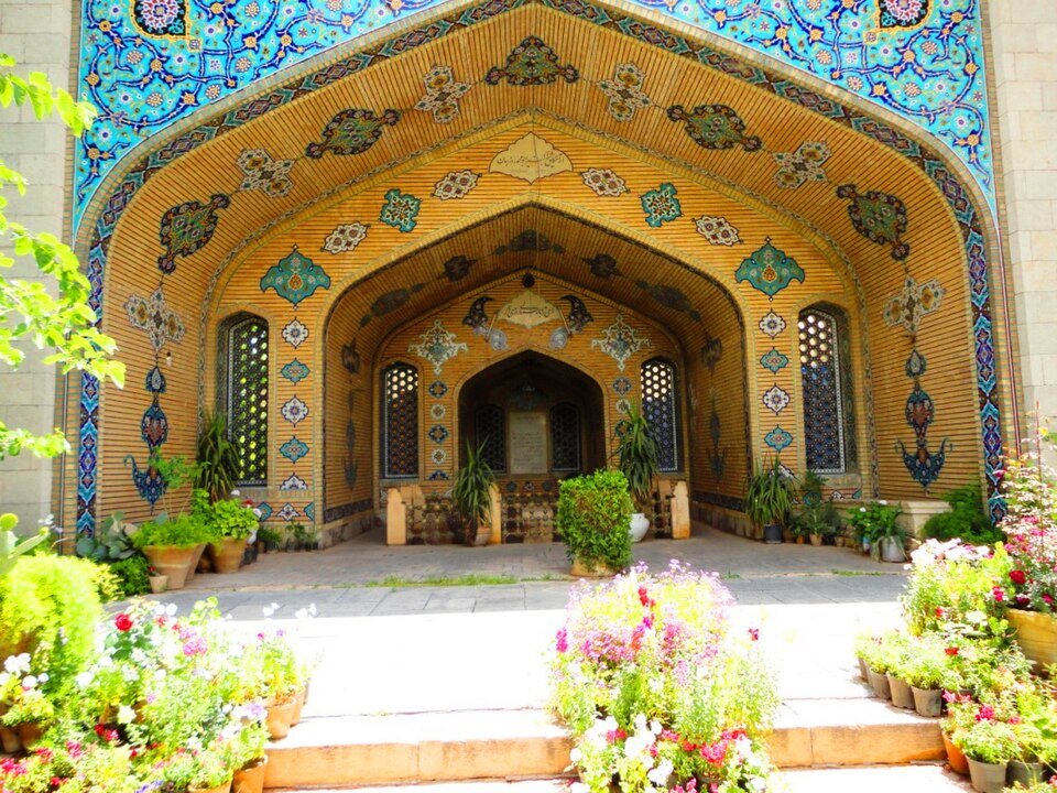 Narges Asheghan program held on Sheikh Rozbehan Baqli anniversary