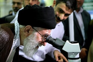 یک مسئول: رهبر شهید توجه ویژه‌ای به جامعه دانشگاهی و مسائل علمی کشور داشتند