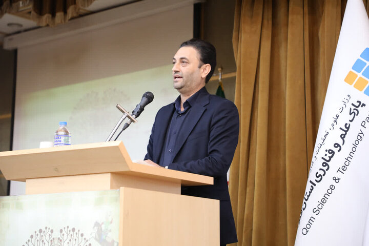 معاون استاندار: فرش دستباف قم با فناوری به بازارهای جهانی بازمی‌گردد