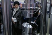 رهبر شهید: من تا نفس دارم از نخبگان حمایت می‌کنم