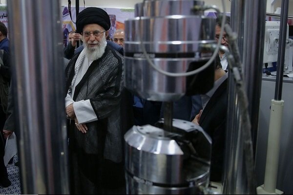 رئیس دانشگاه آزاد کرمان: از مطالبات رهبر شهید این بود که دانشگاه‌ محل حل مسئله  شود