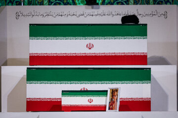 مراسم ادای احترام شخصیت‌های سیاسی و فرهنگی کشورهای جهان بر پیکر رهبر مجاهد شهید انقلاب