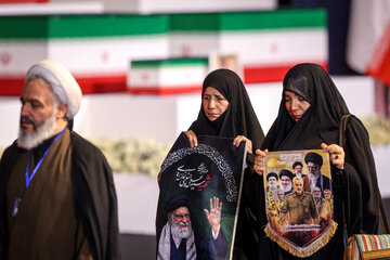 مراسم ادای احترام شخصیت‌های سیاسی و فرهنگی کشورهای جهان بر پیکر رهبر مجاهد شهید انقلاب