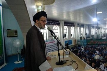 امام جمعه موقت زاهدان: توکل، عقلانیت و مردم‌باوری راز ماندگاری رهبر شهید است