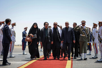 ورود هیات نماینگان مجلس پاکستان به تهران برای شرکت در مراسم وداع با رهبر شهید انقلاب