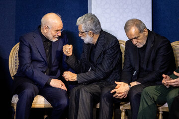 حضور سران سه قوه در مراسم ادای احترام بر پیکر رهبر شهید انقلاب