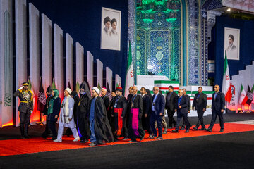 حضور سران سه قوه در مراسم ادای احترام بر پیکر رهبر شهید انقلاب