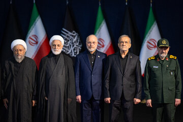 حضور سران سه قوه در مراسم ادای احترام بر پیکر رهبر شهید انقلاب