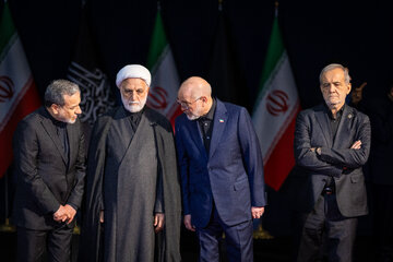 حضور سران سه قوه در مراسم ادای احترام بر پیکر رهبر شهید انقلاب
