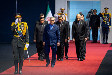 حضور سران سه قوه در مراسم ادای احترام بر پیکر رهبر شهید انقلاب