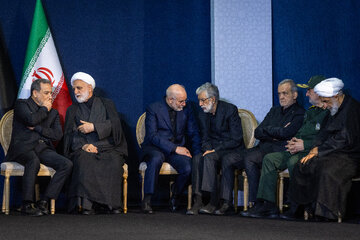 حضور سران سه قوه در مراسم ادای احترام بر پیکر رهبر شهید انقلاب