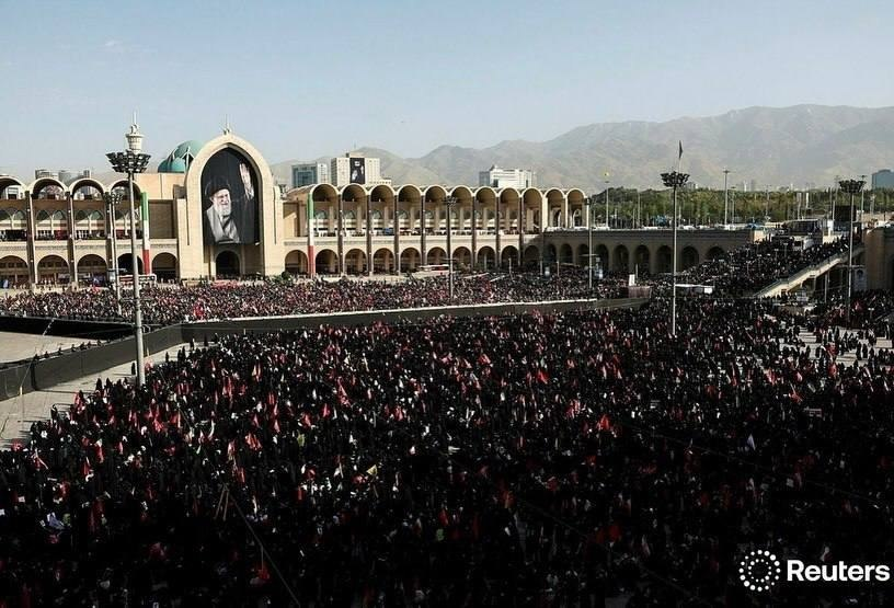 بدرقه باشکوه رهبر شهید از زاویه دید عکاسان خارجی