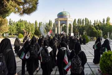 اعزام کاروان پیاده‌ دانشگاهیان البرز برای حضور در مراسم وداع و تشییع رهبر شهید انقلاب
