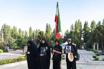 اعزام کاروان پیاده‌ دانشگاهیان البرز برای حضور در مراسم وداع و تشییع رهبر شهید انقلاب
