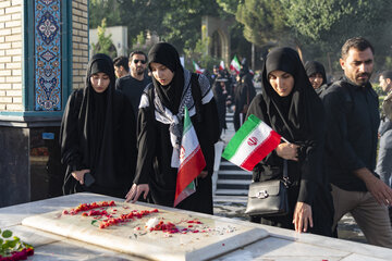اعزام کاروان پیاده‌ دانشگاهیان البرز برای حضور در مراسم وداع و تشییع رهبر شهید انقلاب
