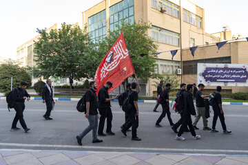اعزام کاروان پیاده‌ دانشگاهیان البرز برای حضور در مراسم وداع و تشییع رهبر شهید انقلاب
