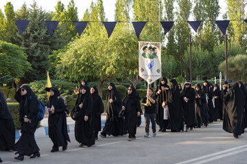 اعزام کاروان پیاده‌ دانشگاهیان البرز برای حضور در مراسم وداع و تشییع رهبر شهید انقلاب
