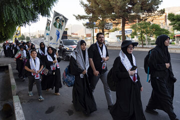 اعزام کاروان پیاده‌ دانشگاهیان البرز برای حضور در مراسم وداع و تشییع رهبر شهید انقلاب
