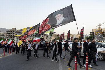 اعزام کاروان پیاده‌ دانشگاهیان البرز برای حضور در مراسم وداع و تشییع رهبر شهید انقلاب
